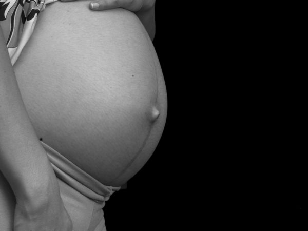 L’ostéopathe va accompagner la femme enceinte